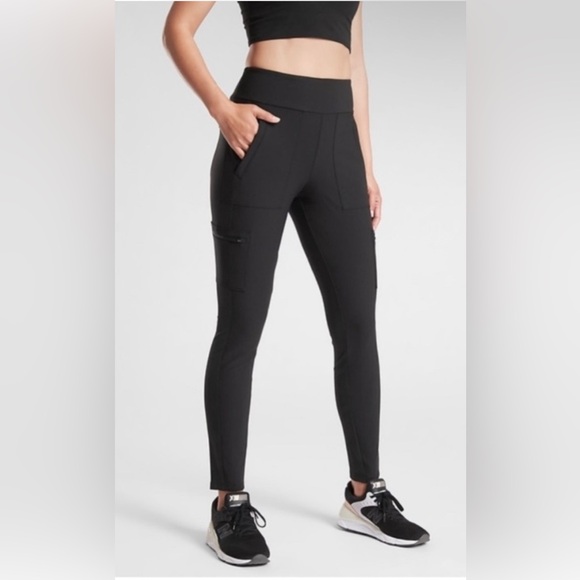 ATHLETA Black High-Waisted Headlands Hybrid Cargo Slim Leg Pants Gorpcore Size 0 - Picture 1 of 12